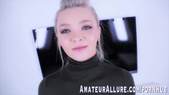 新手凯·卡特在她的第一个色情场景《业余诱惑》中扮演大鸡巴