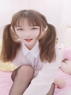 小虎牙00后嫩妹今日首播 一线无毛白虎馒头逼 炮击抽插小穴 和闺蜜鱼缸湿身诱惑 翘起双腿猛扣粉穴 闺蜜也来秀一下