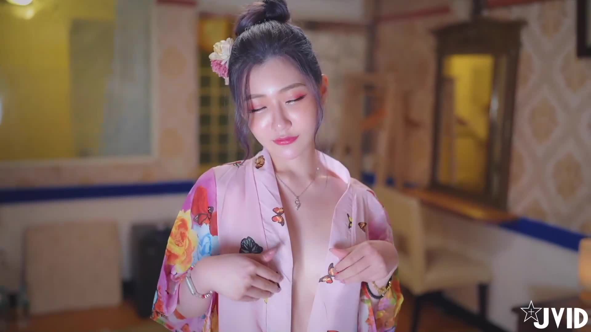 日系風情櫻花妹真空上陣 浴衣大膽放送誘惑直擊