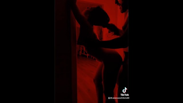 身材娇小的业余选手瓦妮莎挑战剪影！