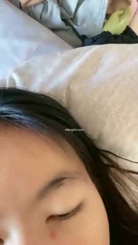 女神有最美的奶子之一，虽不是很大，却特别美白的奶子，身材和完具酱有得一比，好家伙 这么粗还带刺的黄瓜都能插进去~视频