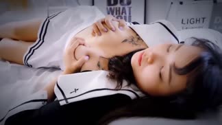 【国产馆】最新流出众筹摄影大师看似清纯学生妹Bunny来家里念书竟然揉奶自慰了起来