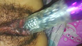 累了用道具玩老婆骚逼