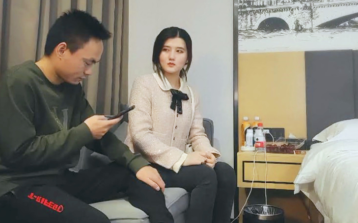 外围女神被近景掰穴展示乖巧甜美温柔献上完美性爱