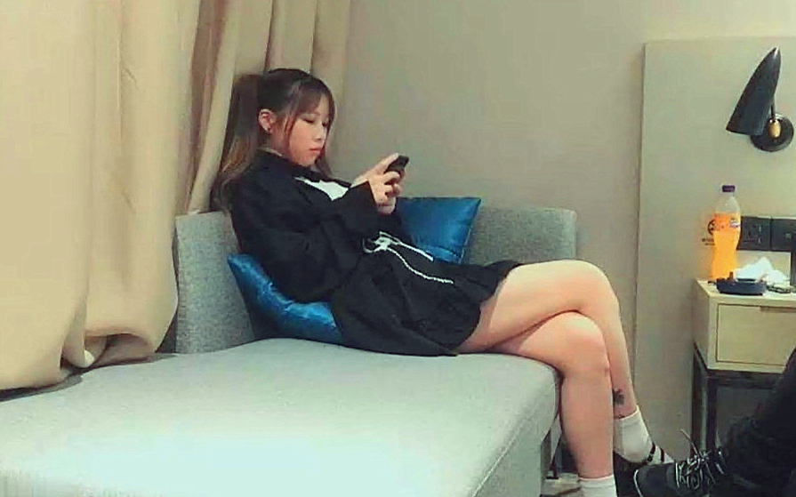 双马尾兼职外围嫩妹