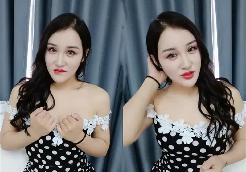 骚女长裙黑丝和炮友啪啪拨开内裤舔逼呻吟娇喘非常诱人