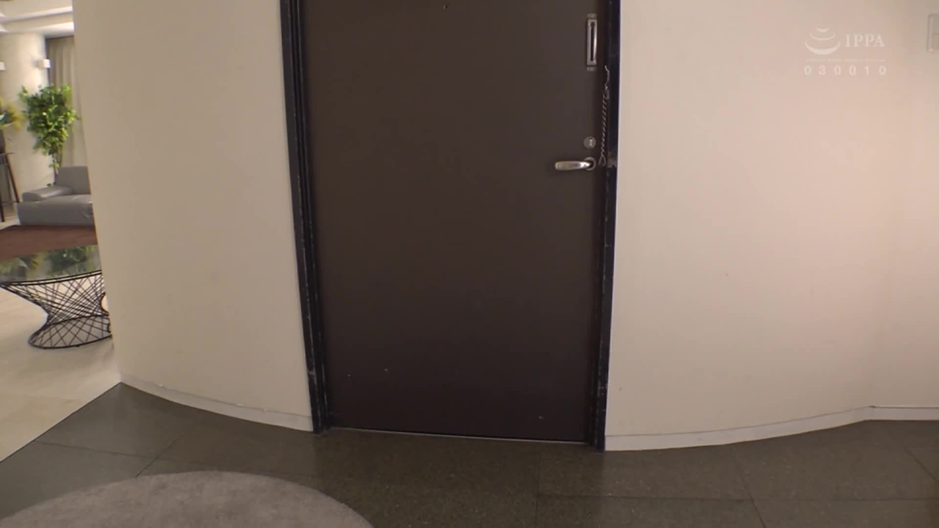 痴服中乳首敏感抵抗美乳女乳首