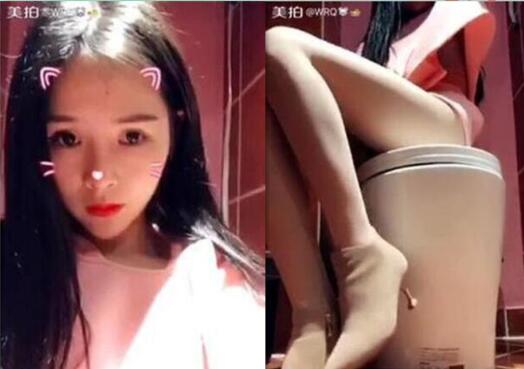 挺清纯的妹子厕所马桶上撕开肉丝自慰骚话呻吟