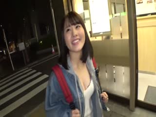 巨乳女大生应募拍摄性爱影片 让色情巨乳乱跳的女大生SEX