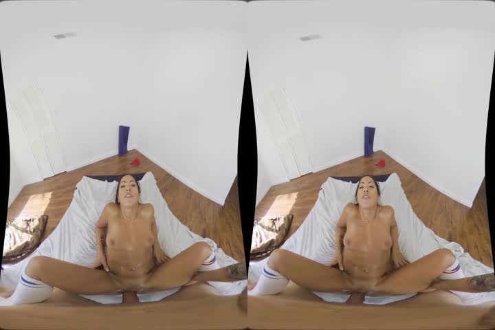 18VR Your Redhead Stepsister Anna Swix Seduces You VR Porn6