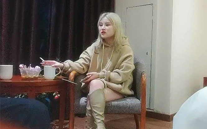 金发00后嫩妹返场舌吻揉穴调情