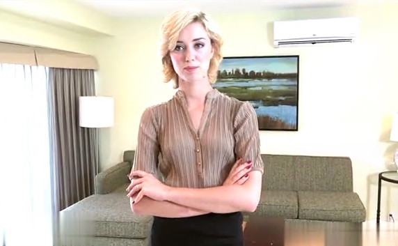 这位金发白皙女主人一定要修理工交出浓稠精液