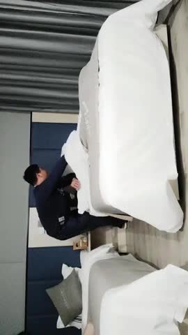 2021-11-27 换妻探花周末约一对小夫妻玩玩，交换4P激情，旁边还有个老哥观战，持续输出搞爽了，前后一起插