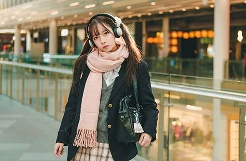 双足把野兽唤醒后再被狠狠的从后面无套肏入