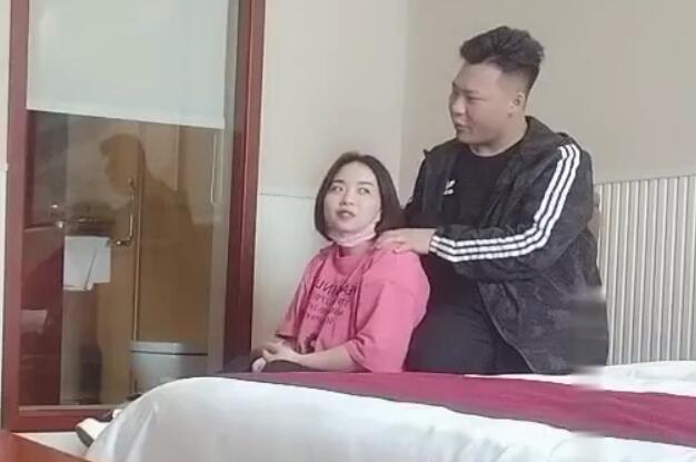 酒店约炮偷情人妻露脸吃着奶子就把衣服扒光简单冲个凉床上69互舔床上多体位爆草抽插揉奶干射了为止