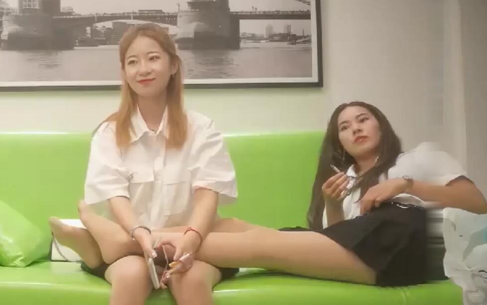 千人斩探花回归特邀神秘人嘉宾鸭哥两大猛男同场竞技玩4P各种近景AV视角全方位展示