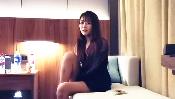 探花约操极品披肩女神换装学生服乱操