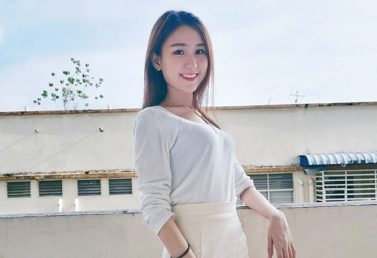 俩宝贝的嫂子穿开档肉丝丁字裤铆钉鞋在出租屋偷情性爱上瘾衣服不脱翘美臀全程猛烈后入冲刺_1