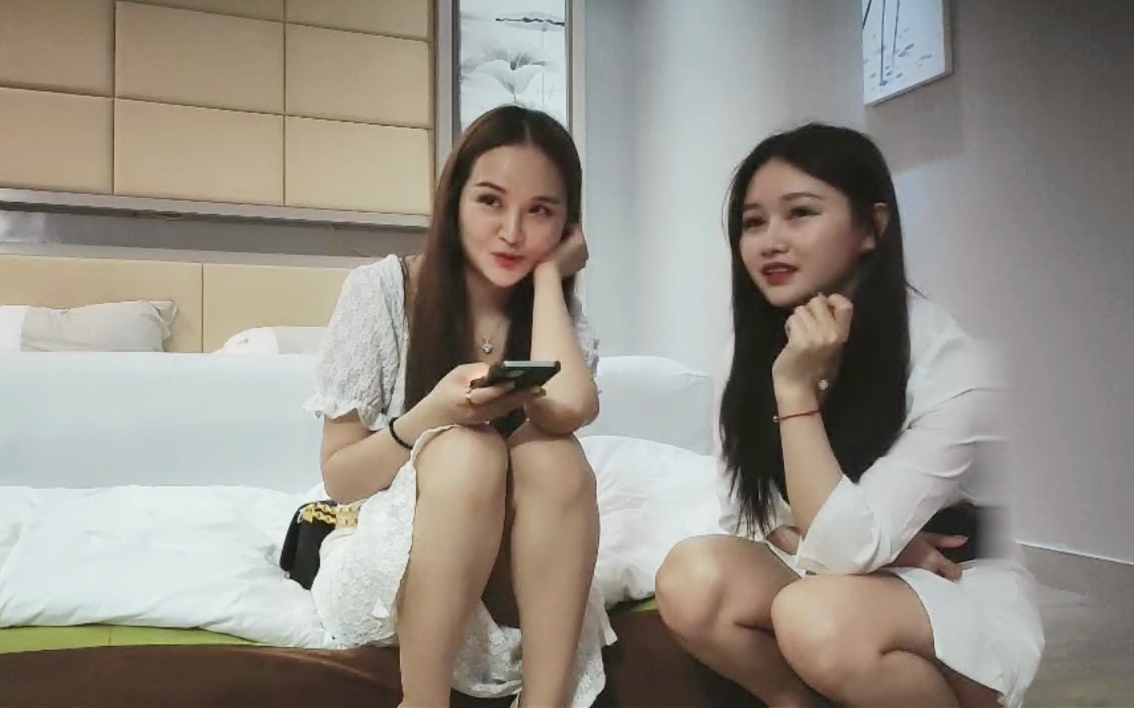 大神回归巨资玩双飞小姐妹数钱时好快乐风骚淫荡身材好配合默契视角完美