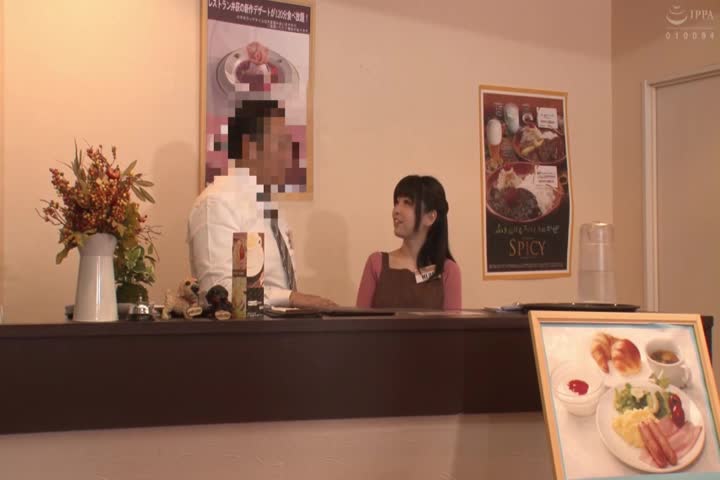 ピタパンカフェバイト 勃起チ●ポ擦り付け中出し痴汉