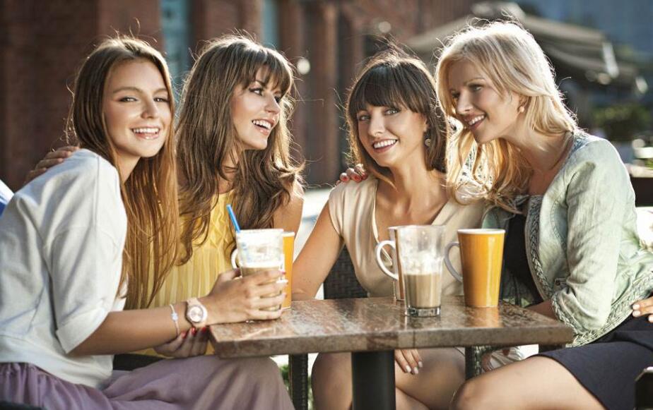 經典野外妹子赤裸勾人銷魂搞穴作品瘋狂的家庭激情佳作 劇情沖動樹林裏脫光光吞吐雞巴加入操啊