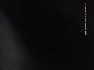 《千人斩探花》今晚约了个花裙妹子，穿上黑丝口交舔弄，骑乘后入猛操呻吟大声非常诱人