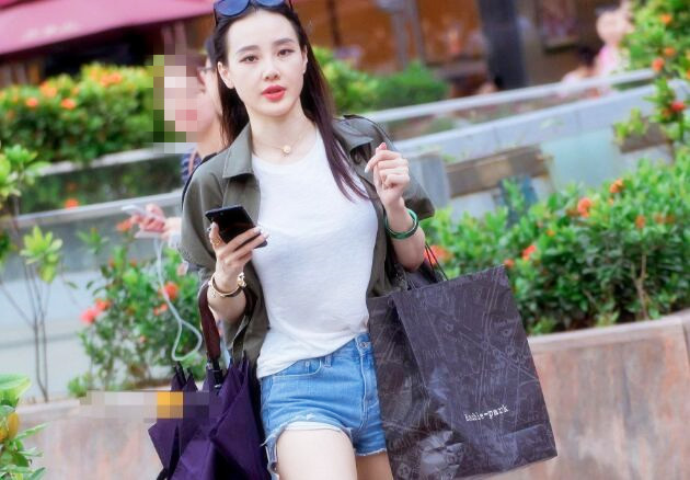 高颜值极品身材的大美女全裸发骚诱惑特写BB道具插B自慰