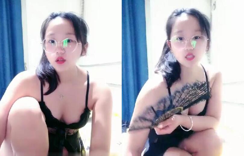 眼镜萌妹子可爱的小骚振动棒自慰再和炮友啪啪翘屁股道具玩弄后入大力猛操呻吟娇喘