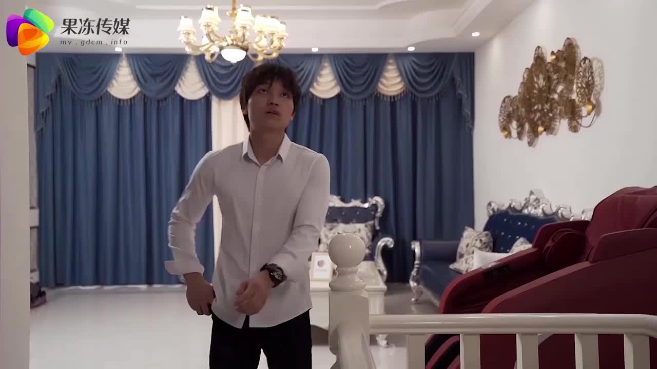 果冻传媒最新出品 堕落人妻没穿内裤巧合之下被老板看到性骚扰内射带着精液回家一 玛丽莲