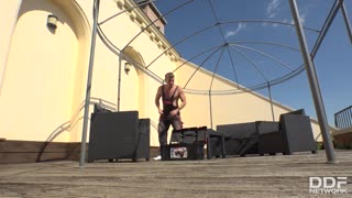 “山顶别墅 -寂寞难耐与钻孔工人