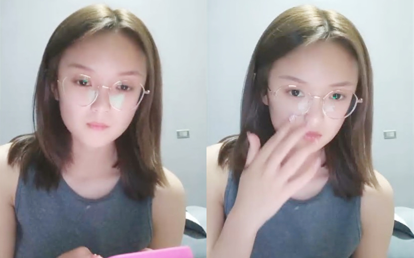 丽颖姐姐长相甜美娇小身材大白奶子眼镜妹子自慰跳蛋震动大黑牛头部塞入抽插呻吟