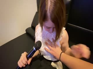 皮肤白皙H罩杯巨乳少女