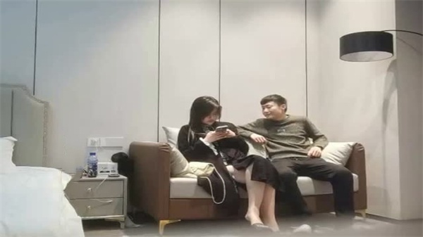 利哥探花：真实完美肌肤，白皙极品美乳极致诱惑