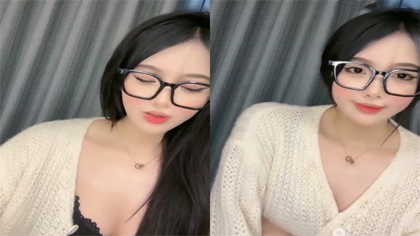 成都19岁极品裸舞女神终极秀！175cm大长腿收费直播最后一弹，激情释放不容错过！