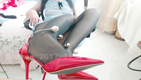 黑丝美腿学姐伺候客户