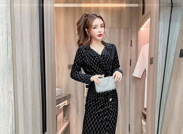 30多岁贵妇型美女2000多元撩到酒店啪啪呻吟刺激