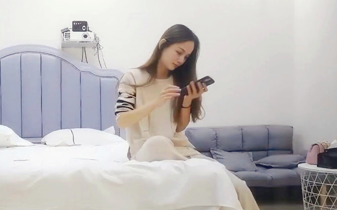 今晚艳福不浅神似吴宣仪00后女神甜美乖巧身材苗条花式啪啪角度专业完美呈现