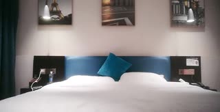 瘦排骨屌丝男探花【柒夜寻花】重金约操极品吊带黑丝外围美女ANDI 极品身材翘美乳 最后口爆射嘴里