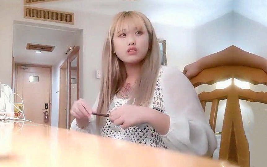 职校20岁小妹妹发育不错D罩杯