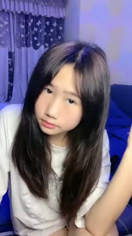 两个00后新人小萝莉！全裸小尺度诱惑！超级嫩柔软美乳，翘起屁股扭动看穴，一起扭腰卡哇伊