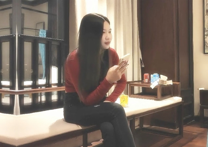 甜美型活力十足69姿势舔逼口交骑乘大屁股猛顶床被搞得吱吱作响