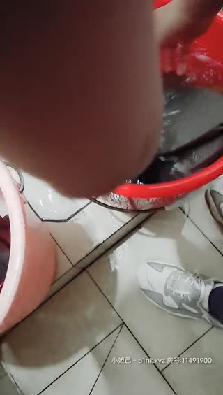 小侄女做家务强行打一炮