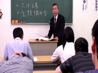 HND-706 夏期講習浪人中の僕の部屋に転がり込んできた名前も知らない年下メガネ女子