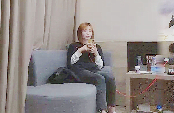 小哥去嫖娼短发可爱小姐姐没看出来胸还挺大