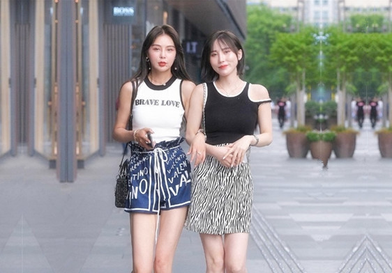 两兄弟出租屋双飞人妻风骚姐姐们浪劲十足饥渴求满足乳浪阵阵娇喘连连真刺激