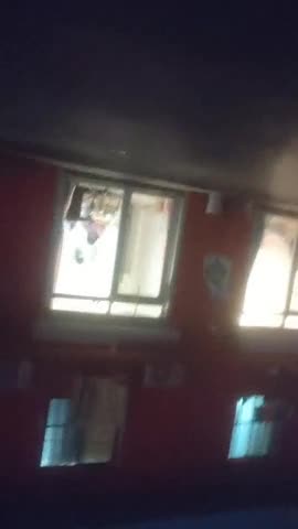 街头探花红灯区搞站街女，一家家逛过去，选个风骚轻熟女，带到小房间全程拍摄，直接后入开操