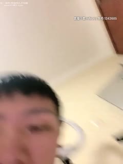 苗條清純妹子沒想到這麼騷，還有點神似香港藝人張X芝