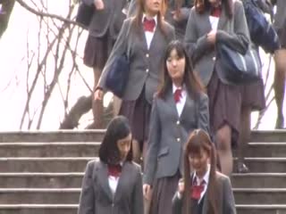 「加装搞错搭上女校交通巴士发情期的2人组紧贴在一起‘摩擦摩擦’」VOL.1