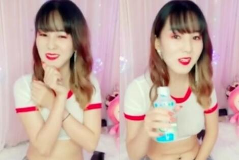 顔值不錯禦姐美女主播收費大秀 穿著齊逼小短裙 內褲都沒穿 饅頭鮑魚小騷穴很漂亮