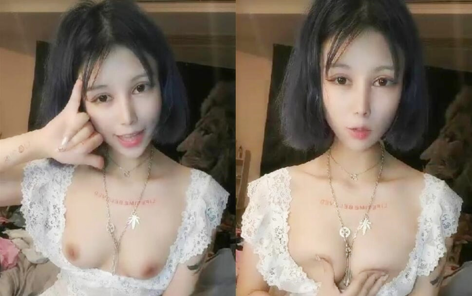 高颜值短发纹身妹子和粉丝视频自慰透视装粉嫩奶子玻璃棒快速抽插自摸呻吟娇喘非常诱人